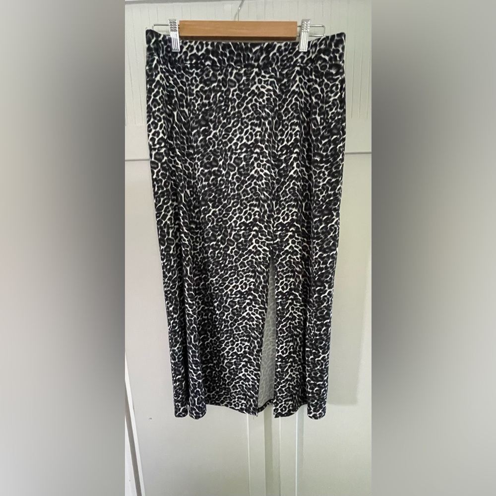 Socialite grey Leopard Stretch Skirt size L